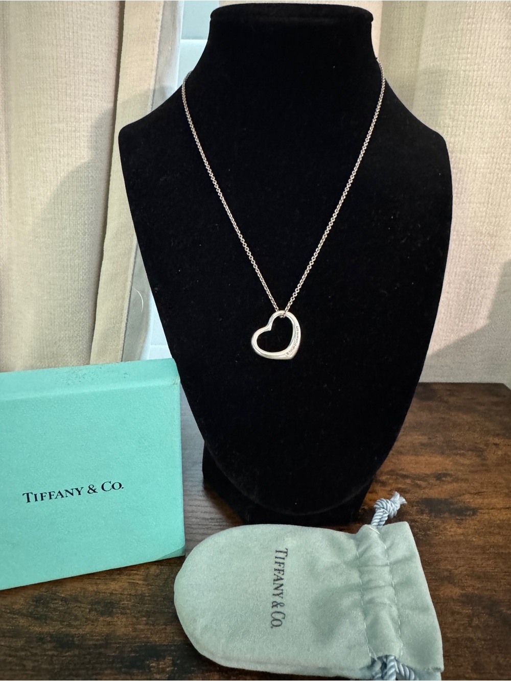 Tiffany & Co. Auth Elsa Peretti Open Heart 925 22mm med 16 in chain Box & Pouch